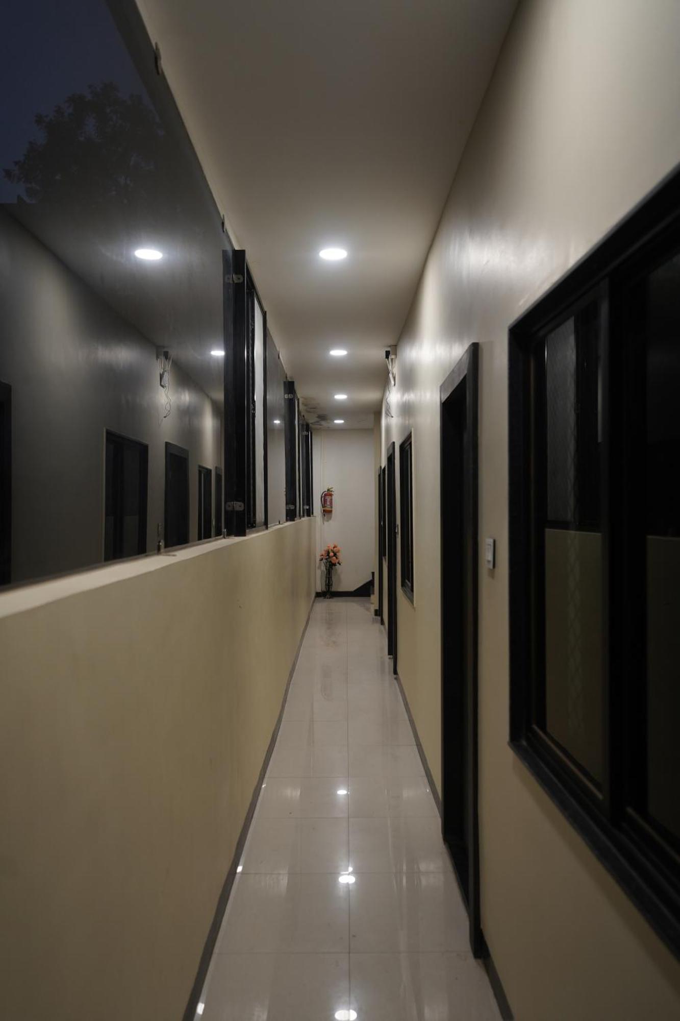 Hotel Dev Kripa อุจเจน ภายนอก รูปภาพ