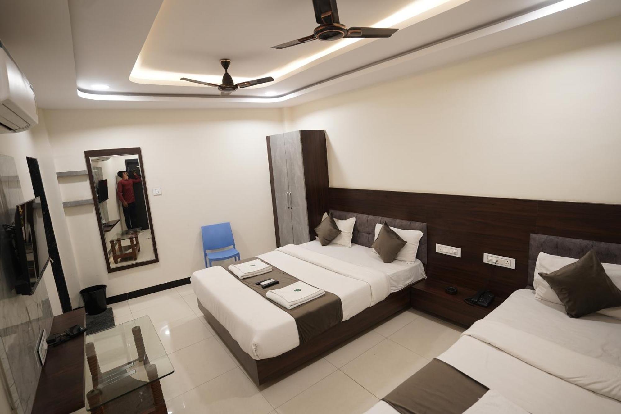 Hotel Dev Kripa อุจเจน ภายนอก รูปภาพ