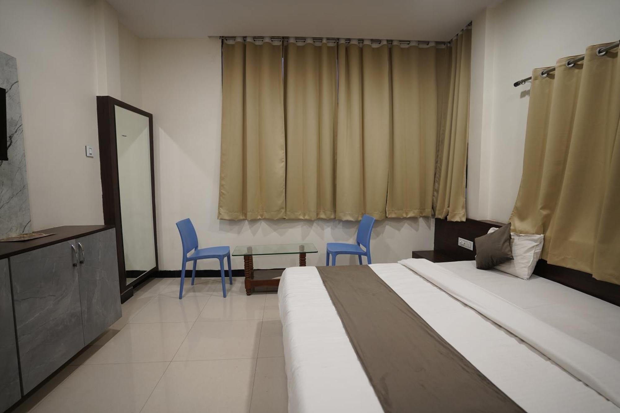 Hotel Dev Kripa อุจเจน ภายนอก รูปภาพ
