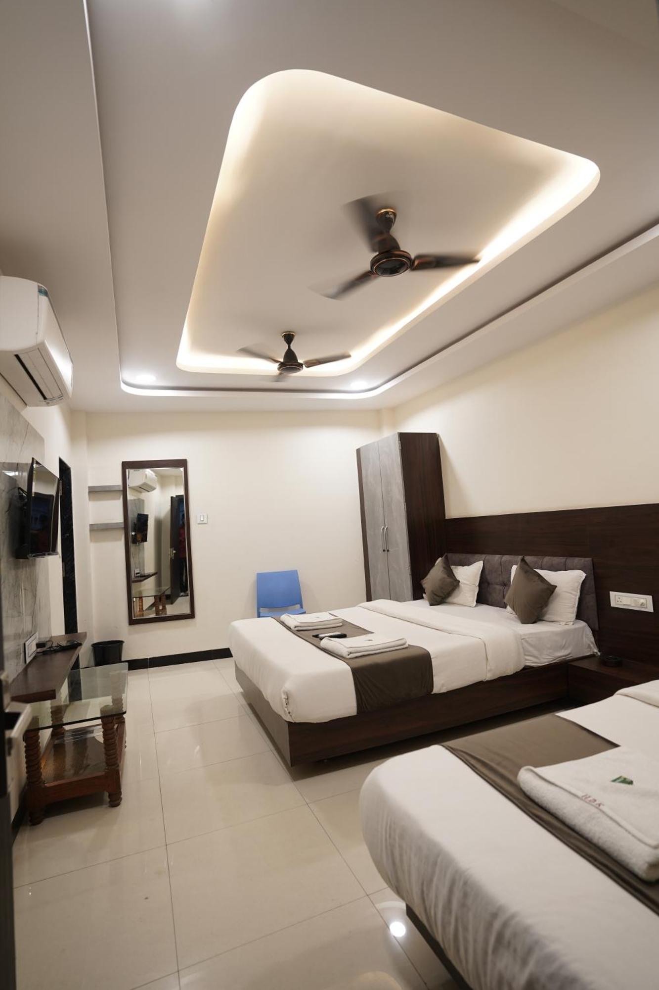 Hotel Dev Kripa อุจเจน ภายนอก รูปภาพ
