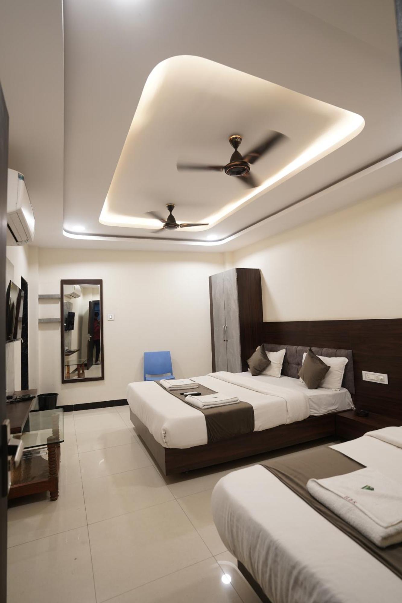 Hotel Dev Kripa อุจเจน ภายนอก รูปภาพ