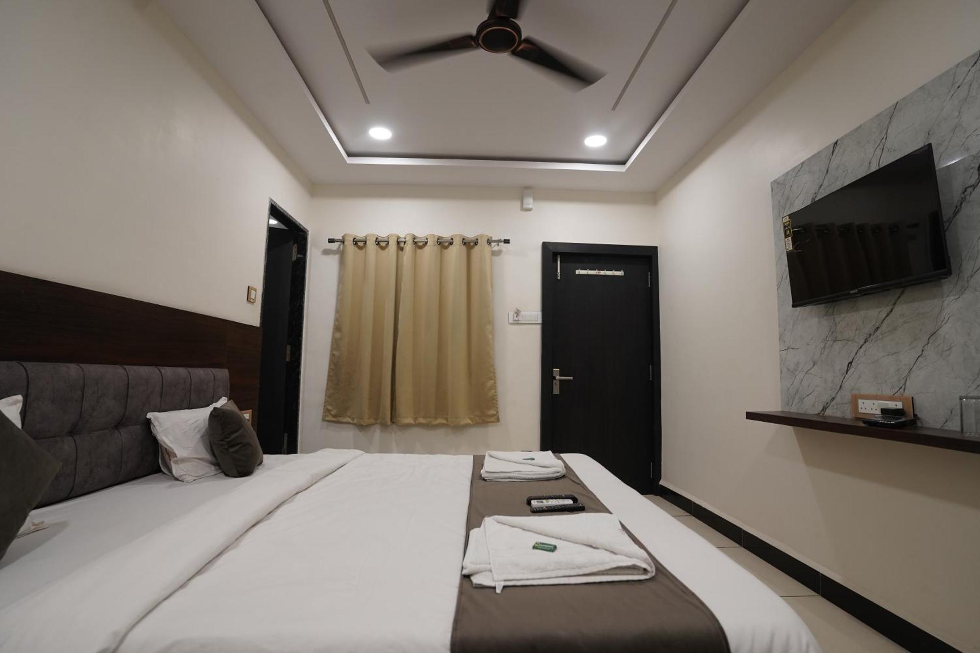 Hotel Dev Kripa อุจเจน ภายนอก รูปภาพ