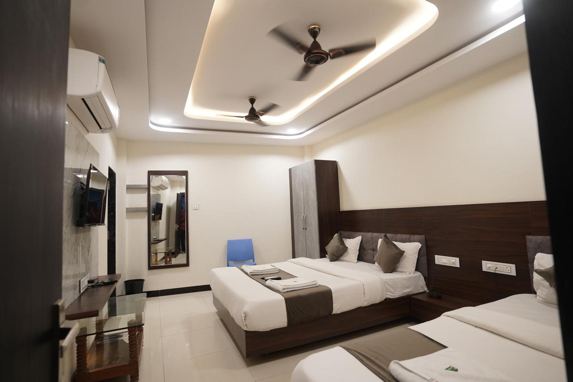 Hotel Dev Kripa อุจเจน ภายนอก รูปภาพ