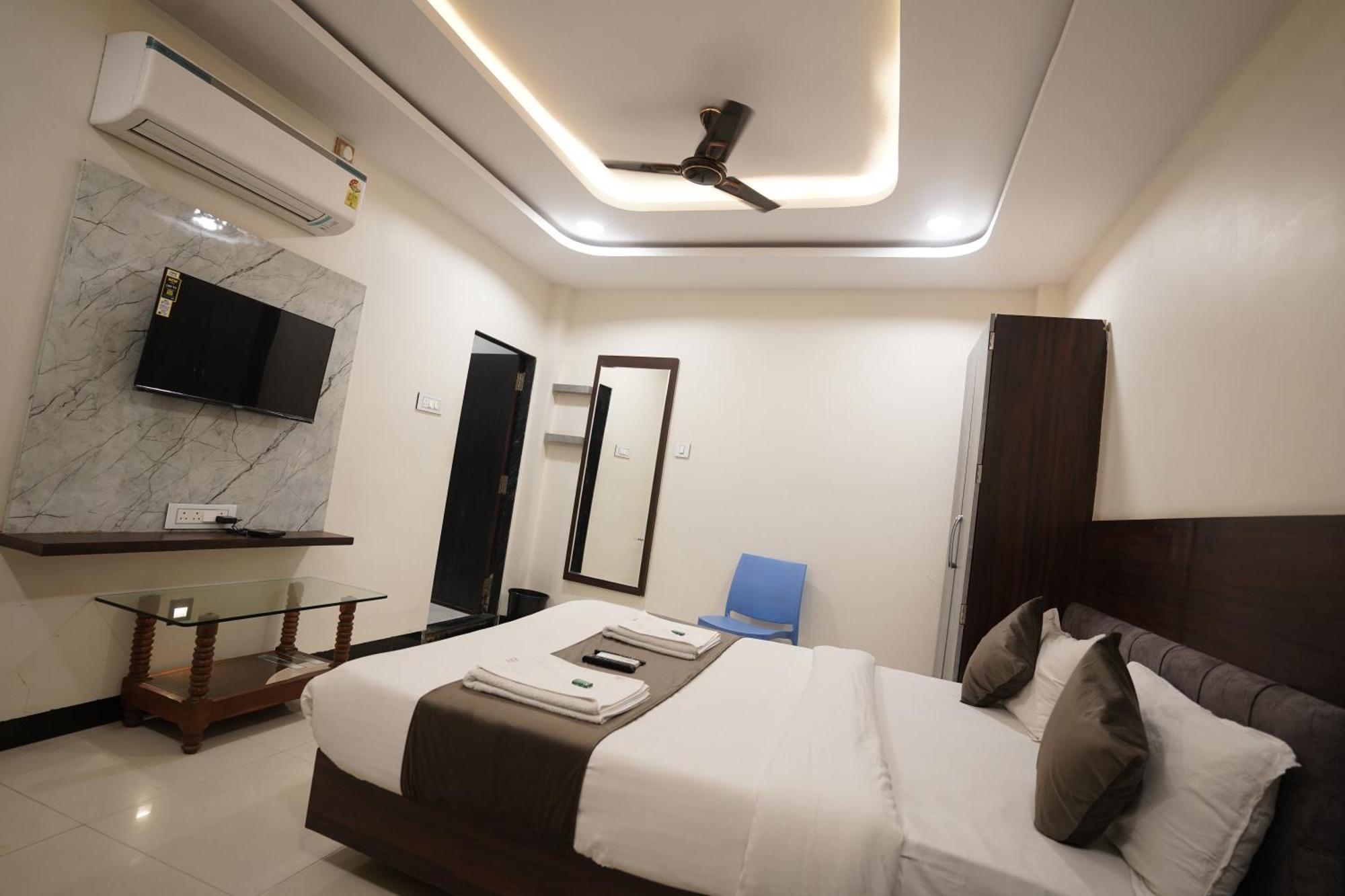 Hotel Dev Kripa อุจเจน ภายนอก รูปภาพ