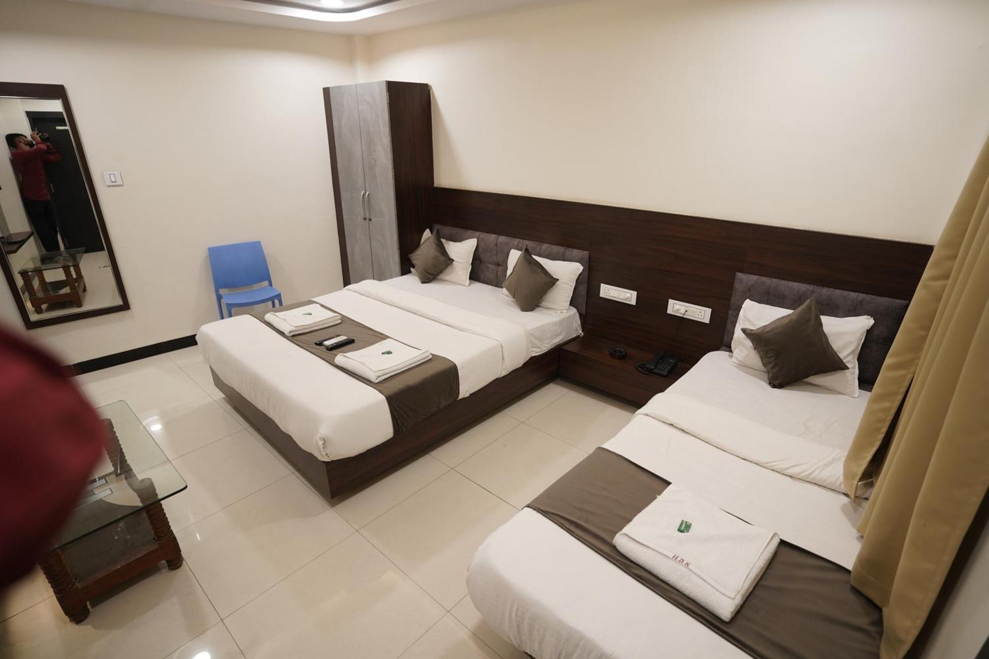 Hotel Dev Kripa อุจเจน ภายนอก รูปภาพ