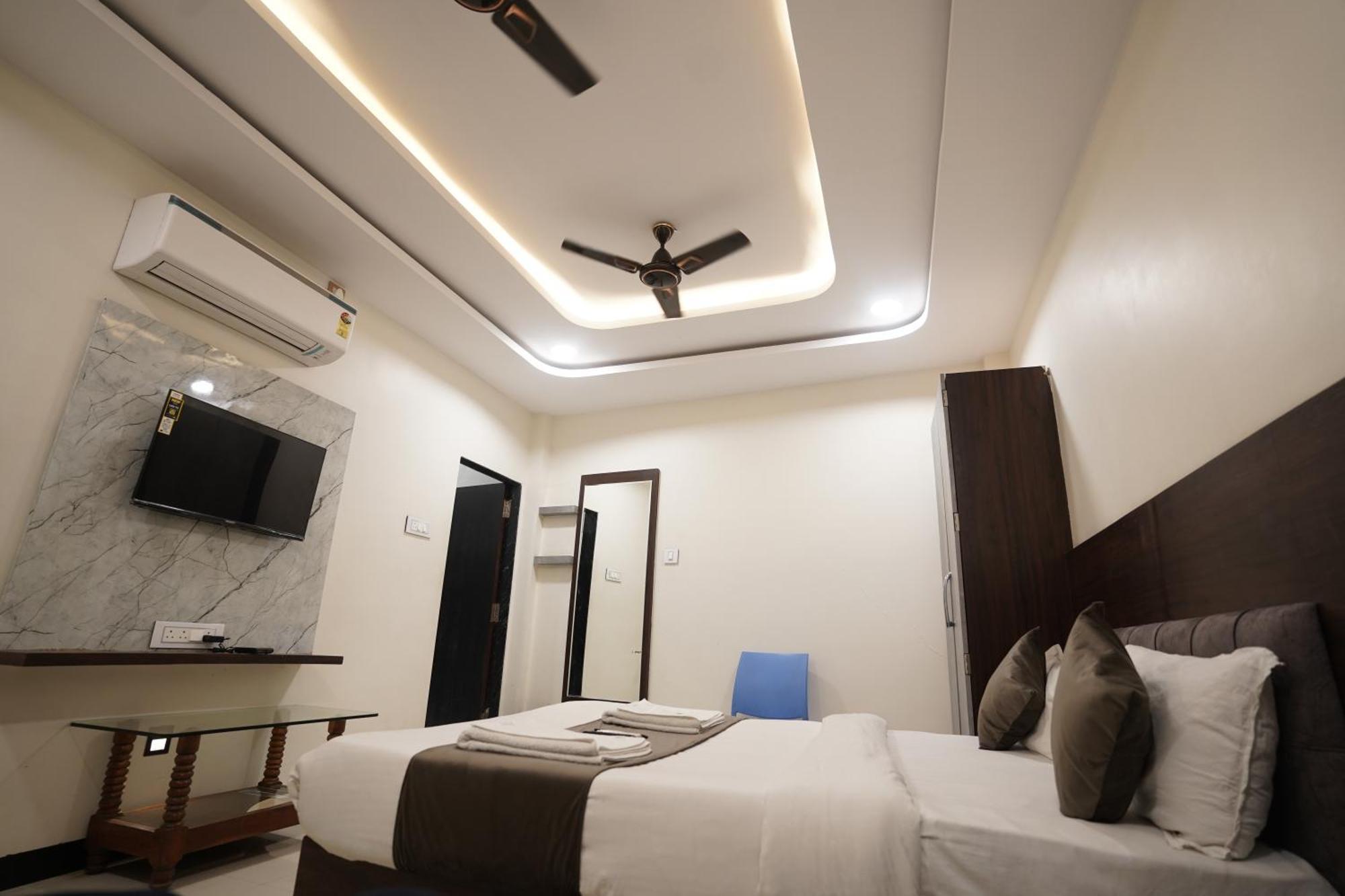 Hotel Dev Kripa อุจเจน ภายนอก รูปภาพ