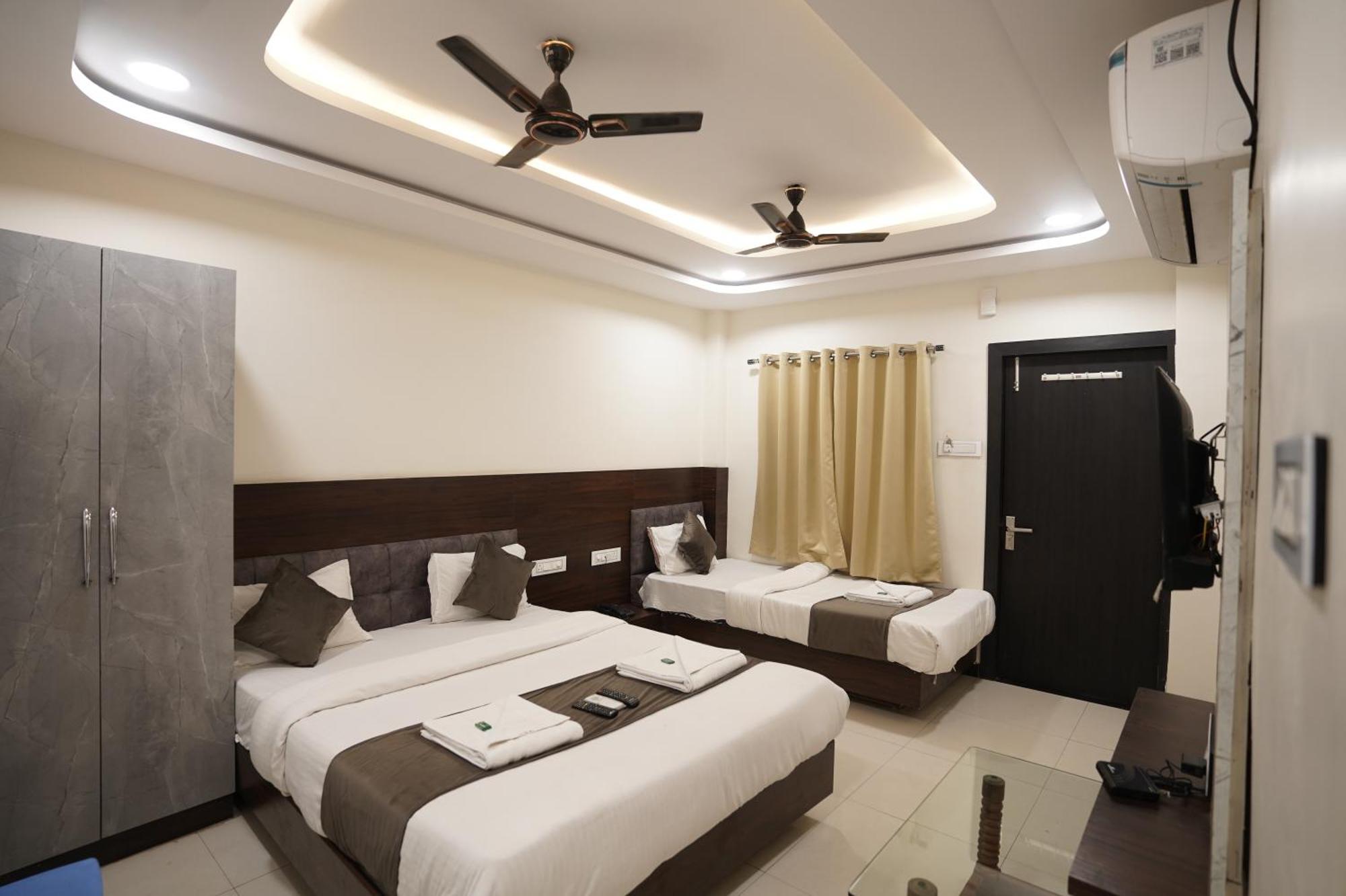 Hotel Dev Kripa อุจเจน ภายนอก รูปภาพ