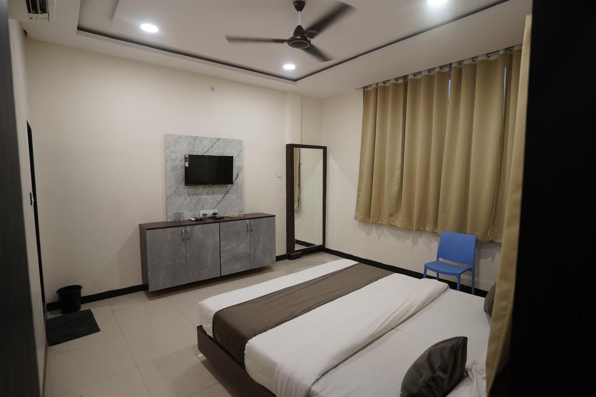 Hotel Dev Kripa อุจเจน ภายนอก รูปภาพ