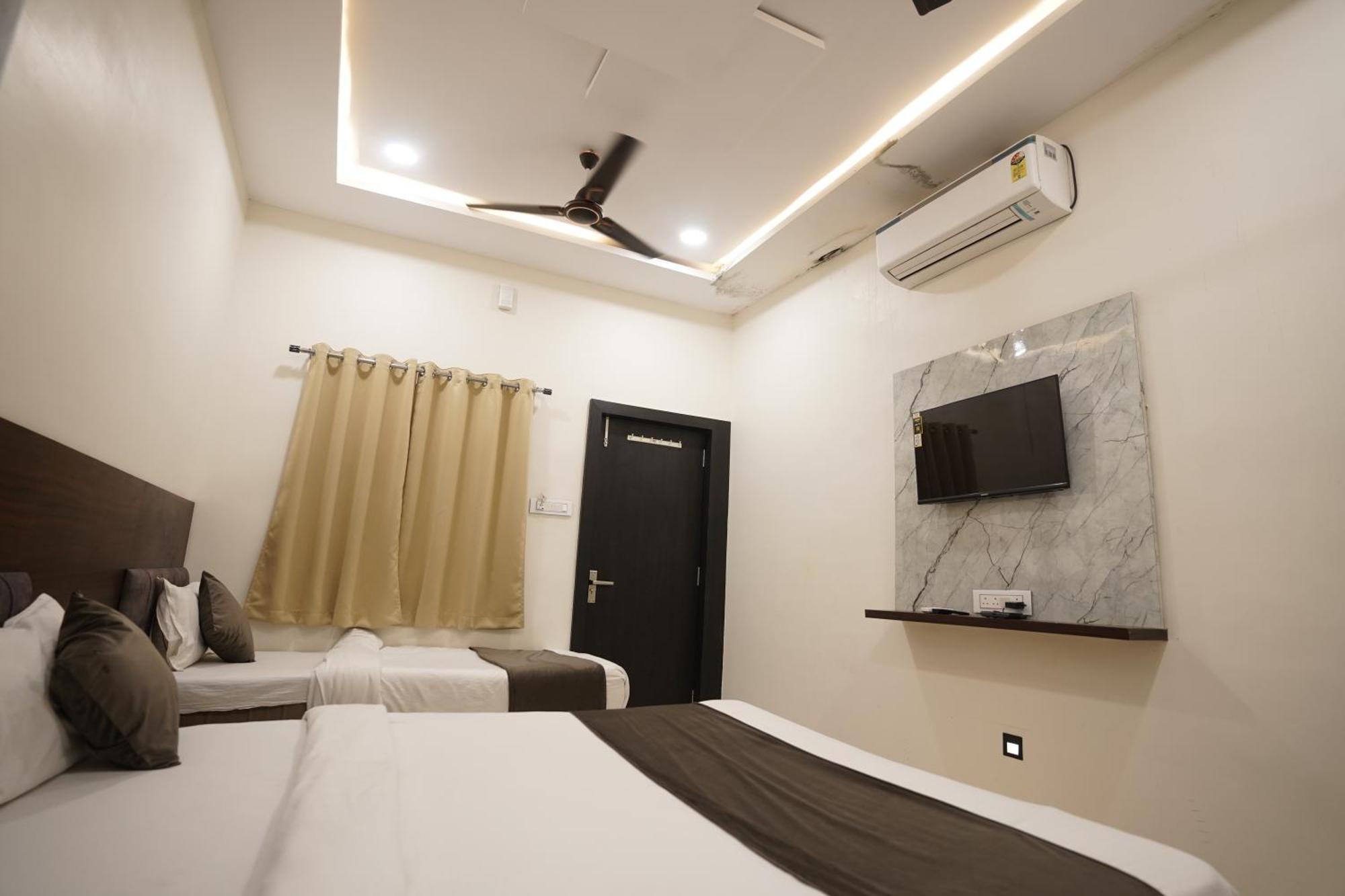 Hotel Dev Kripa อุจเจน ภายนอก รูปภาพ