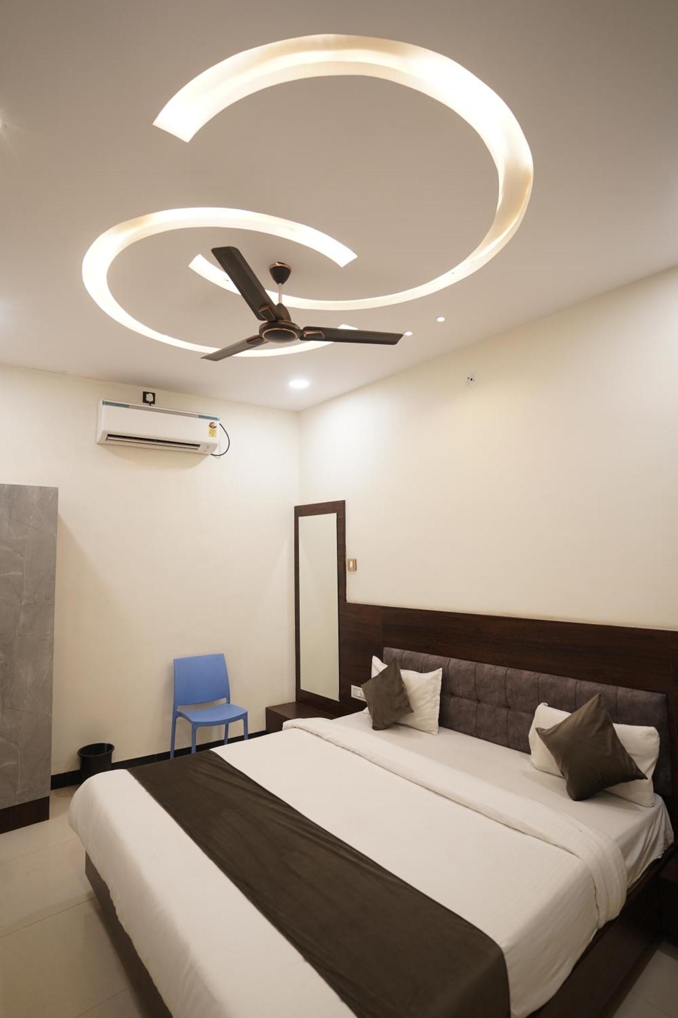 Hotel Dev Kripa อุจเจน ภายนอก รูปภาพ