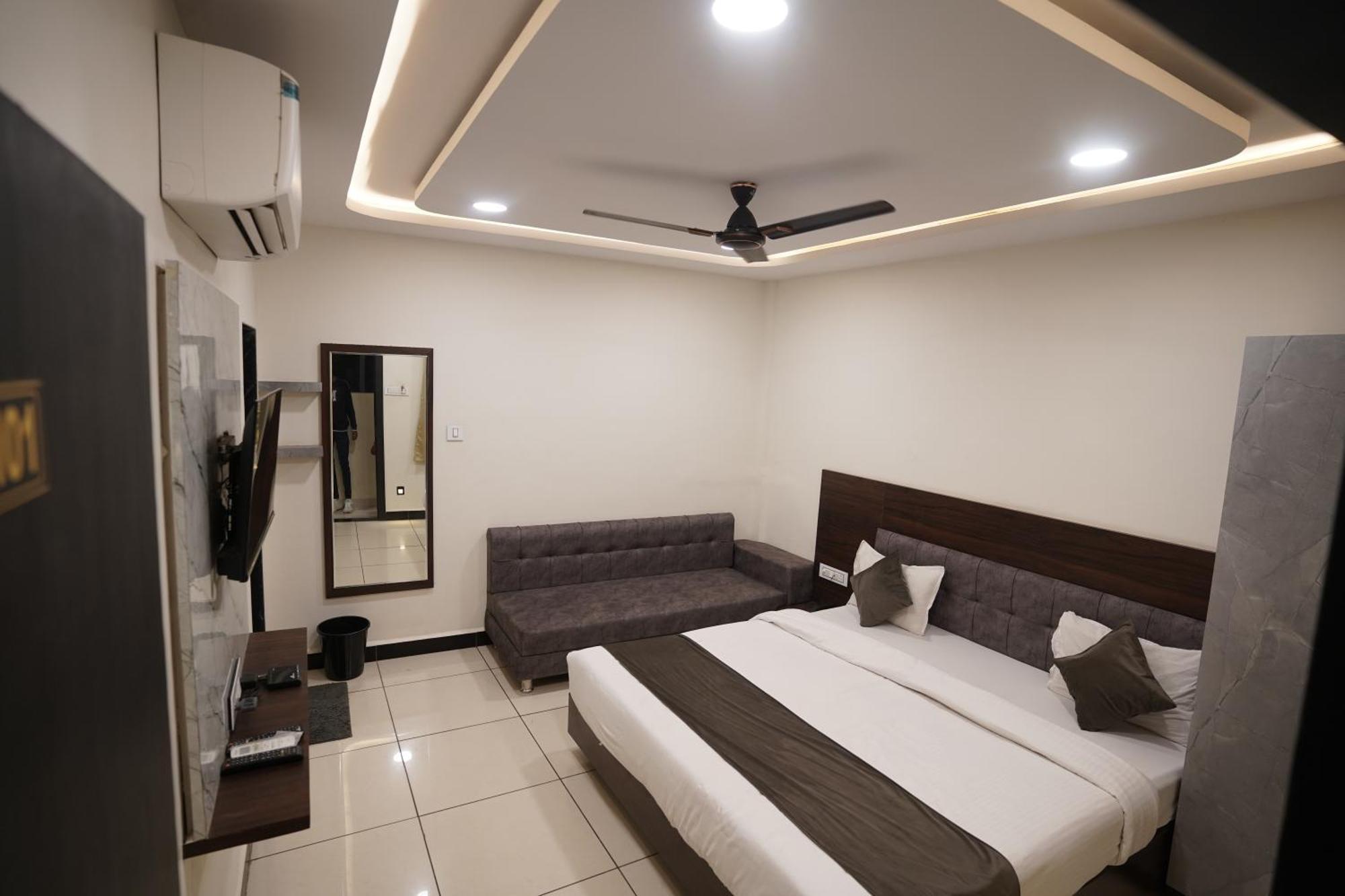 Hotel Dev Kripa อุจเจน ภายนอก รูปภาพ