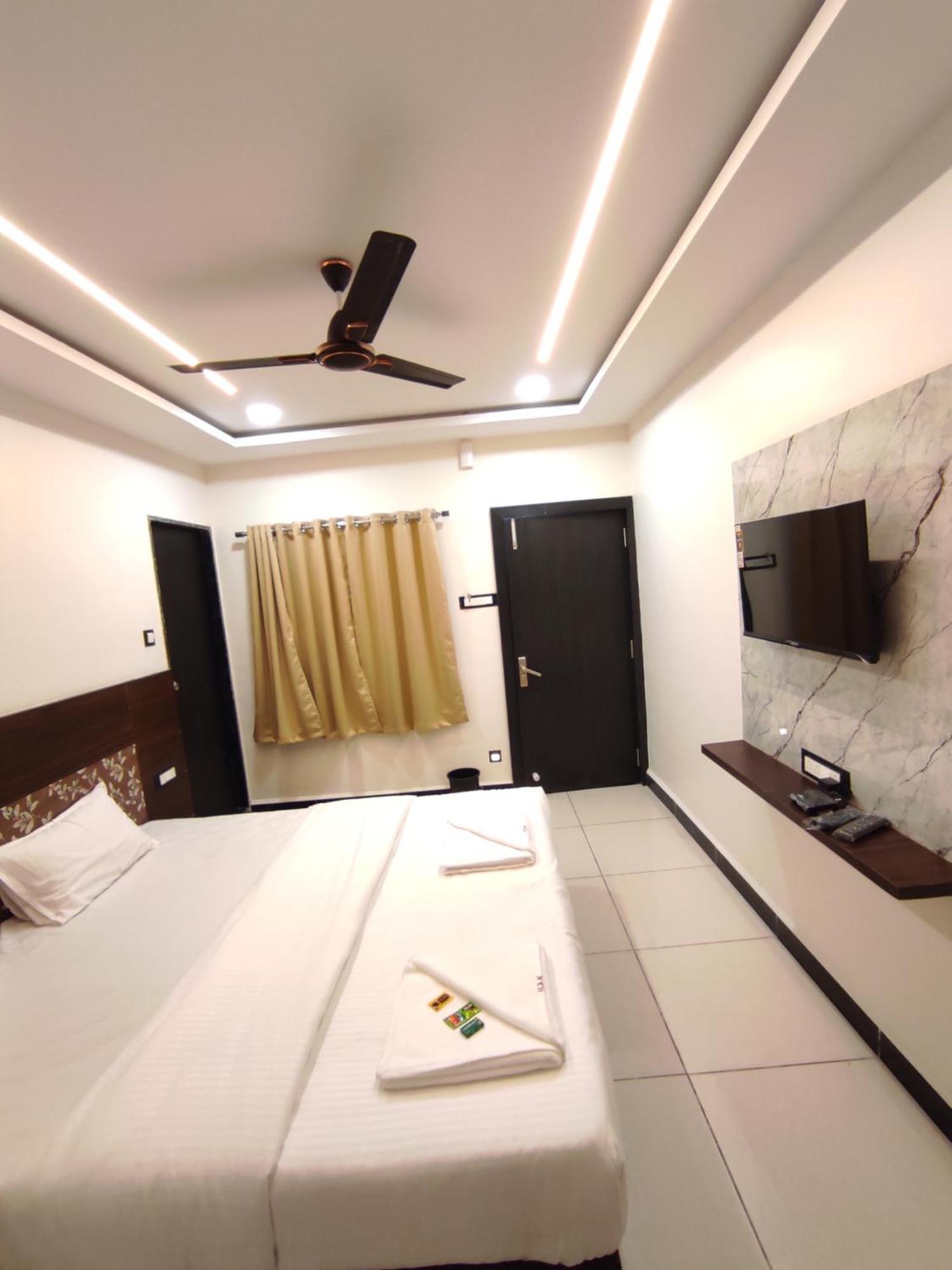 Hotel Dev Kripa อุจเจน ภายนอก รูปภาพ