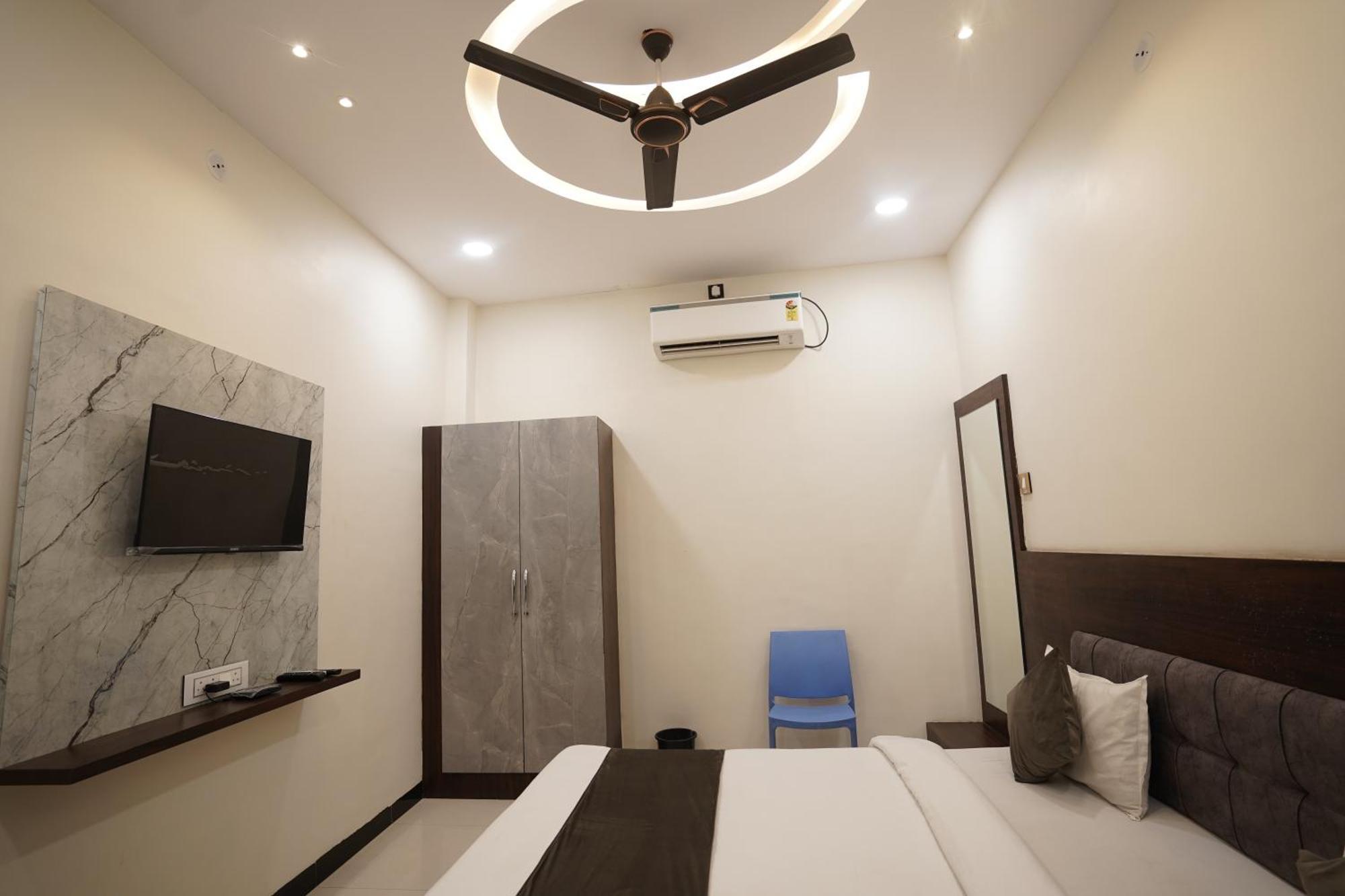 Hotel Dev Kripa อุจเจน ภายนอก รูปภาพ