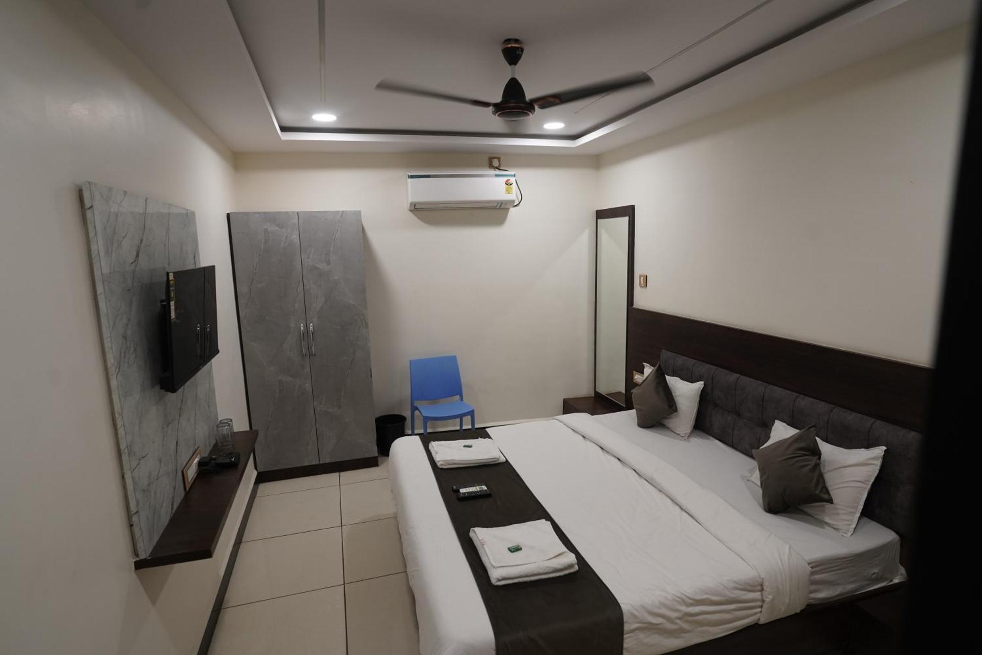 Hotel Dev Kripa อุจเจน ภายนอก รูปภาพ