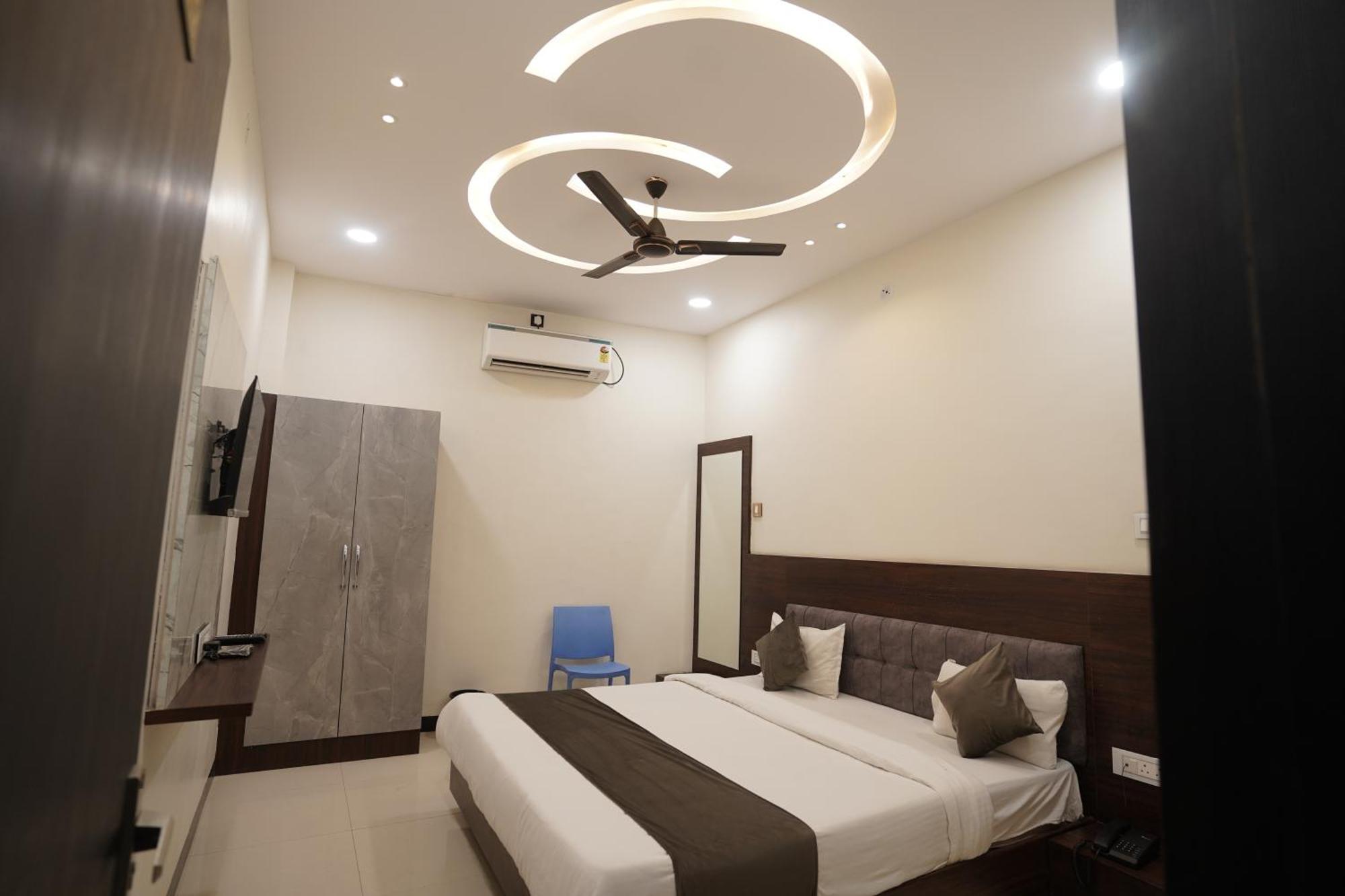 Hotel Dev Kripa อุจเจน ภายนอก รูปภาพ
