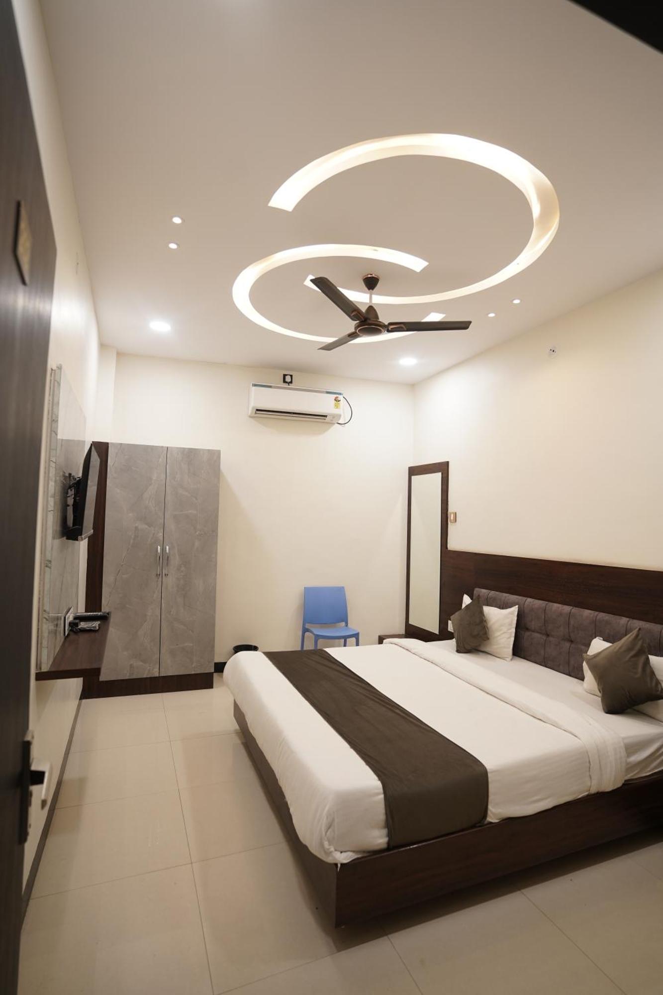 Hotel Dev Kripa อุจเจน ภายนอก รูปภาพ