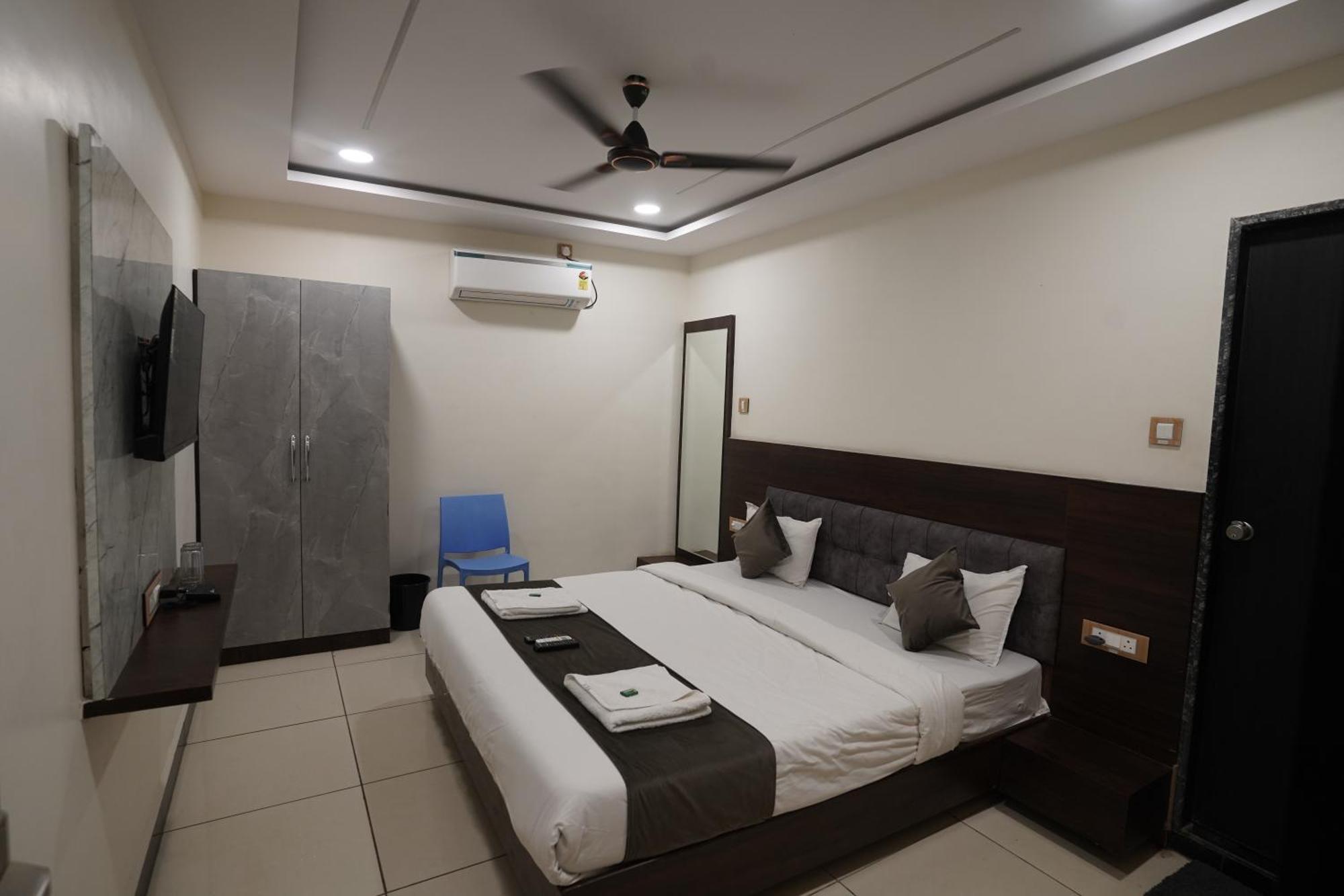 Hotel Dev Kripa อุจเจน ภายนอก รูปภาพ