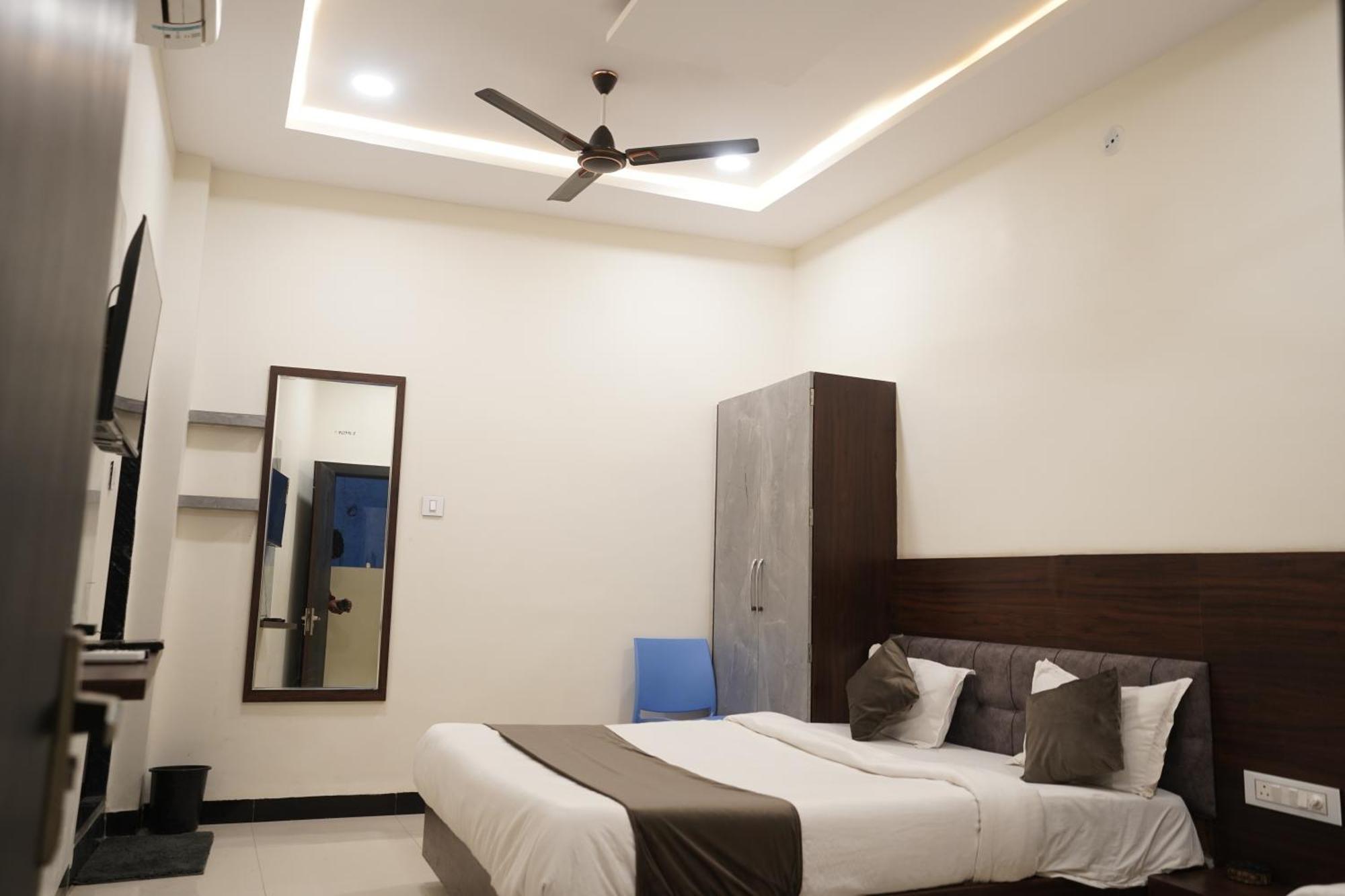 Hotel Dev Kripa อุจเจน ภายนอก รูปภาพ