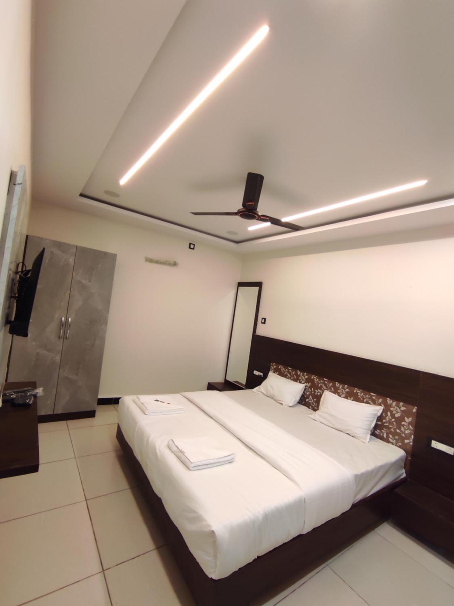 Hotel Dev Kripa อุจเจน ภายนอก รูปภาพ