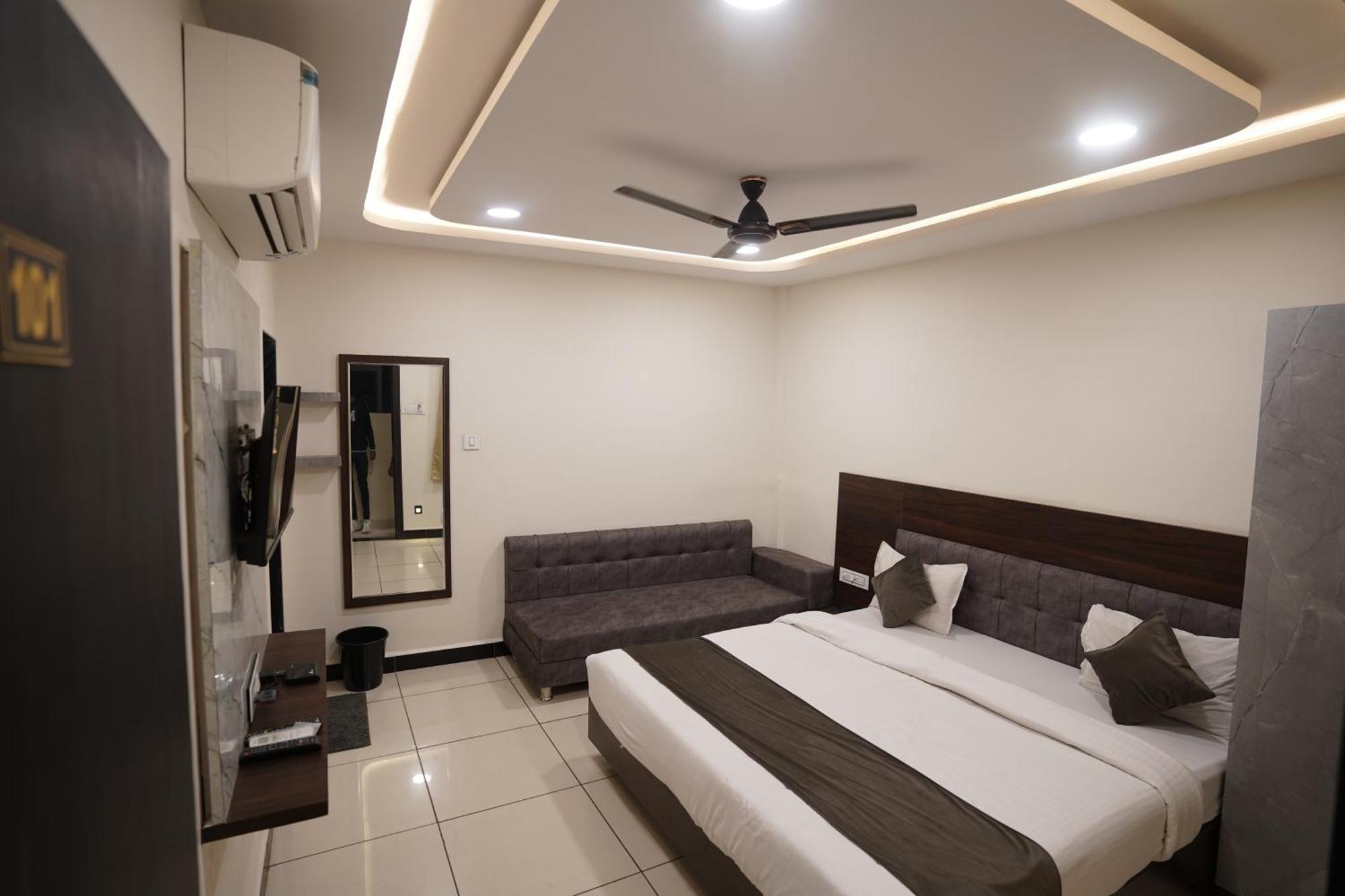 Hotel Dev Kripa อุจเจน ภายนอก รูปภาพ
